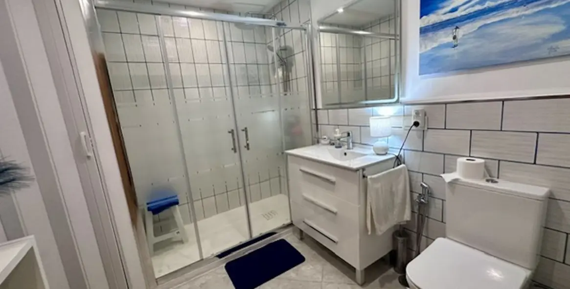 Venta de apartamento en planta baja en San Pedro de Alcántara 25