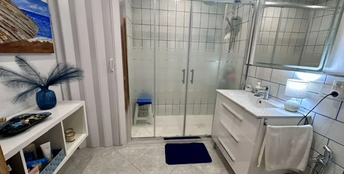 Venta de apartamento en planta baja en San Pedro de Alcántara 26