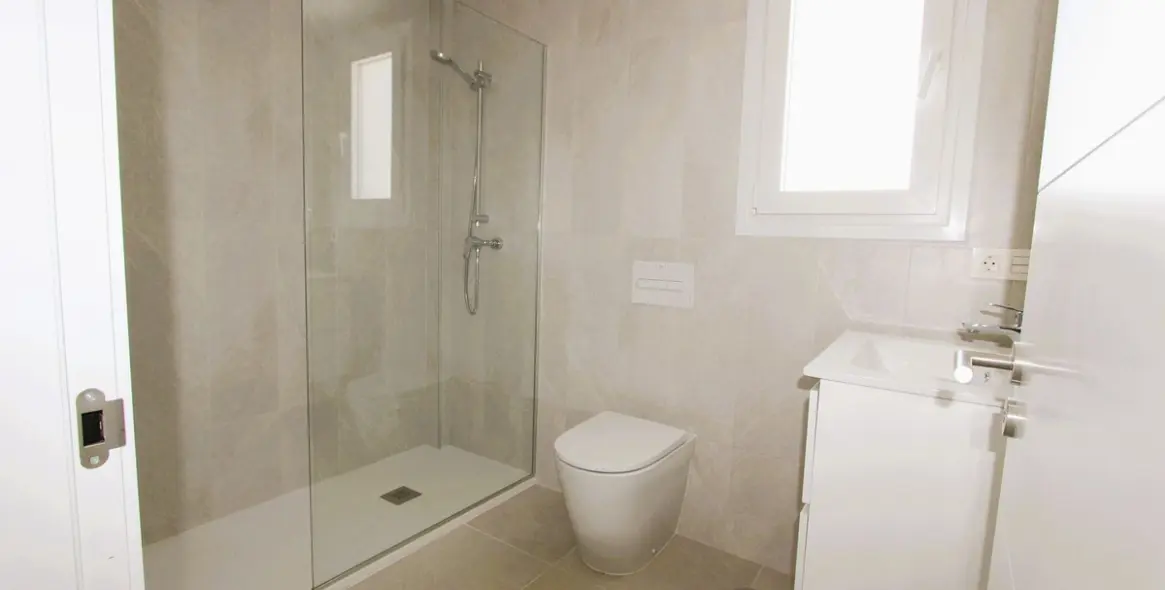 Venta de apartamento en planta media en La Cala de Mijas 13