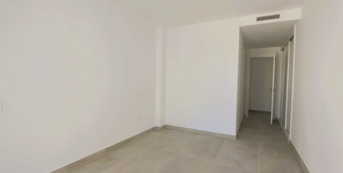 Venta de apartamento en planta media en La Cala de Mijas 14