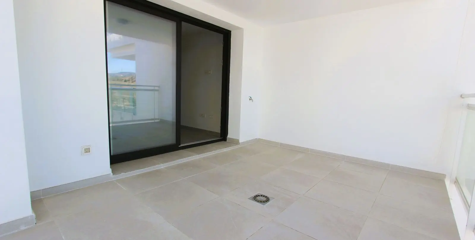 Sale of middle floor apartment in La Cala de Mijas 3