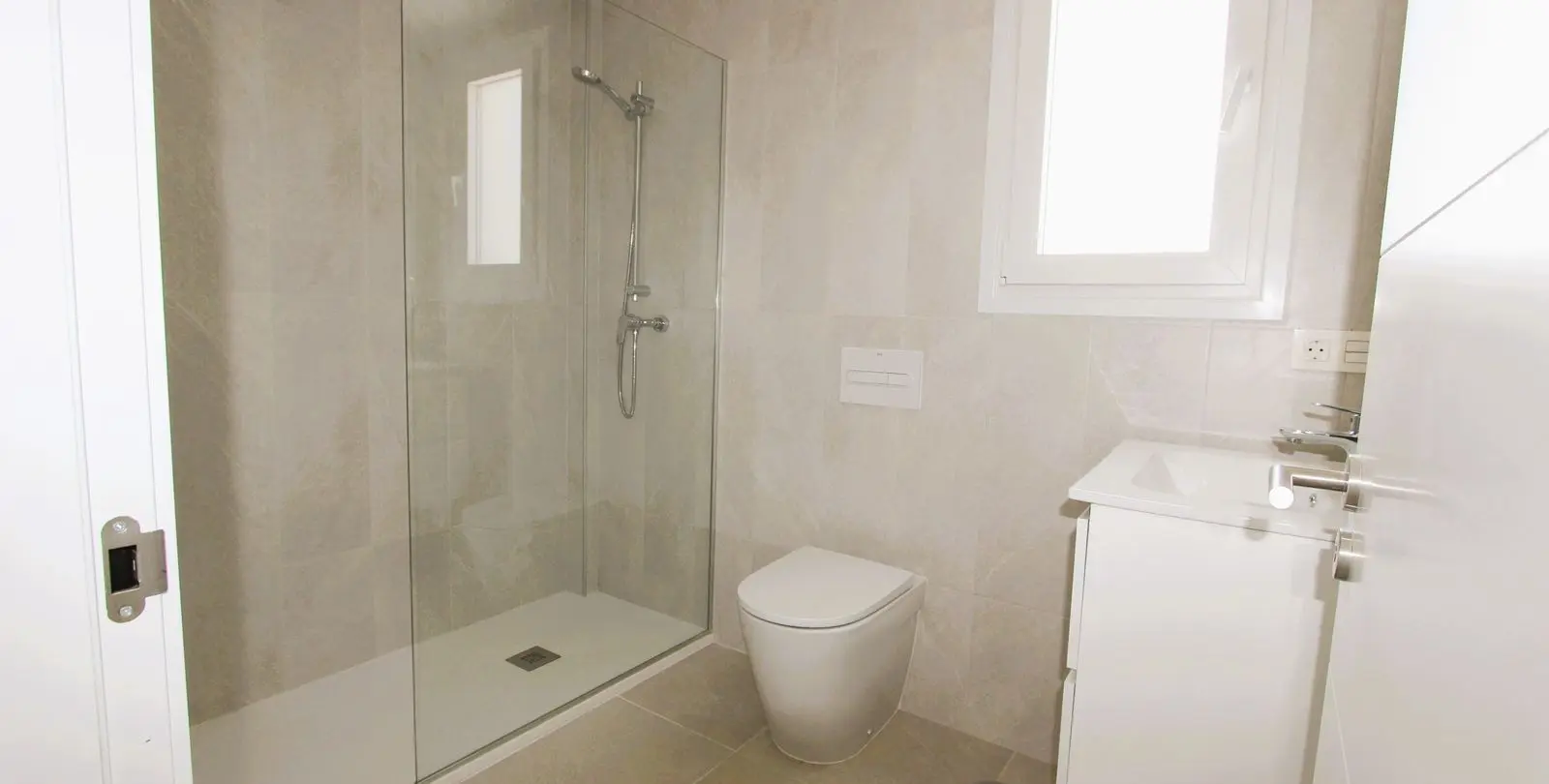 Sale of middle floor apartment in La Cala de Mijas 13