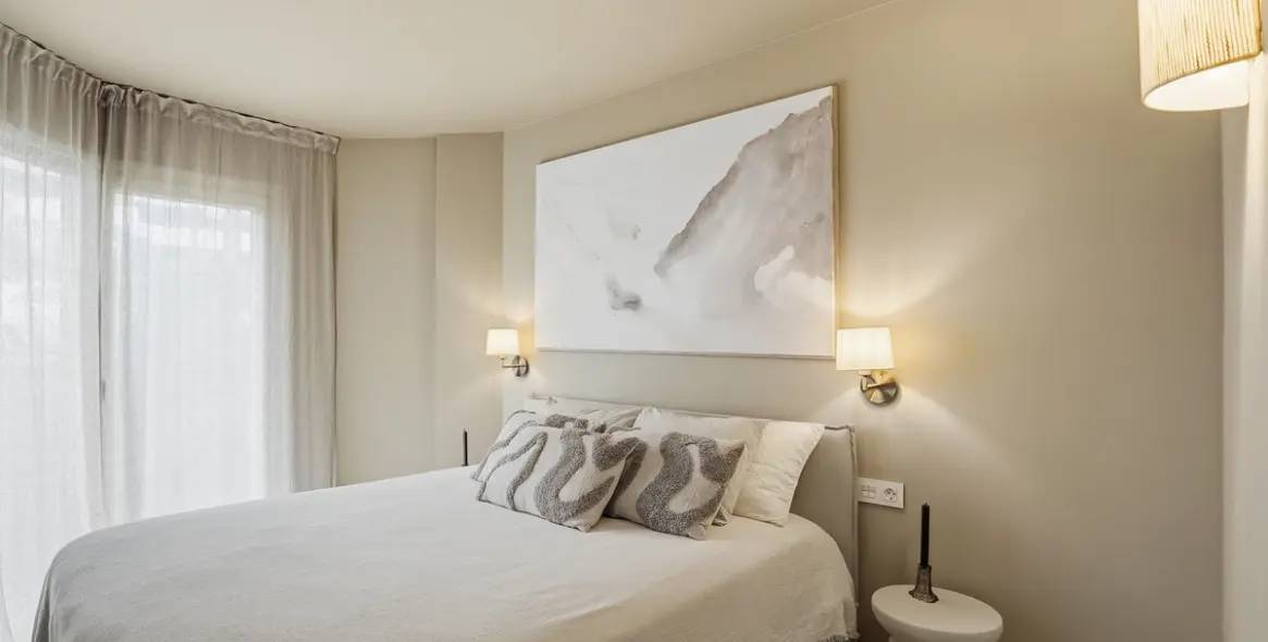 Venta de apartamento en planta media en Calahonda 31