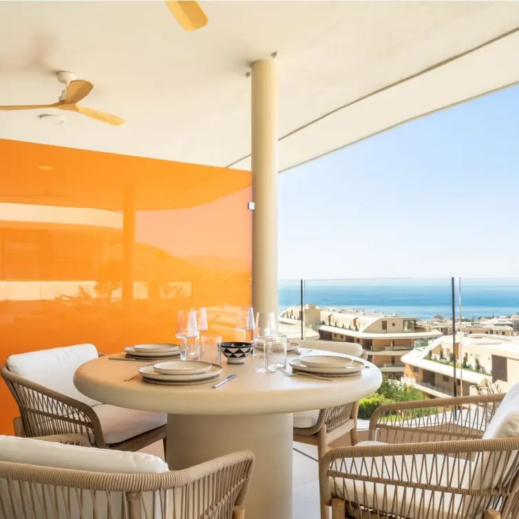 Sale of middle floor apartment in Fuengirola