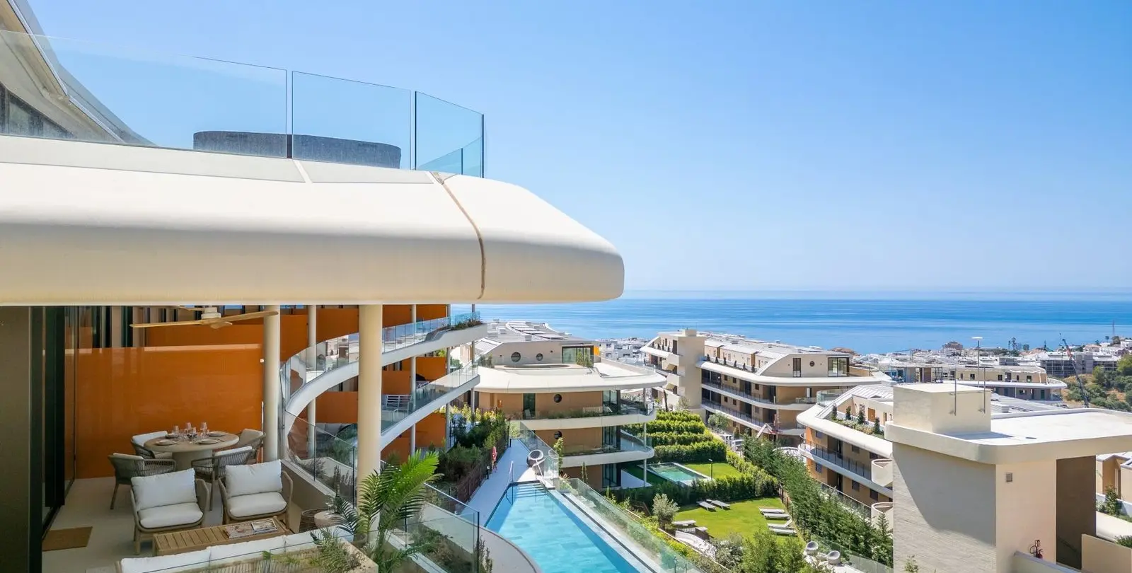 Sale of middle floor apartment in Fuengirola 29