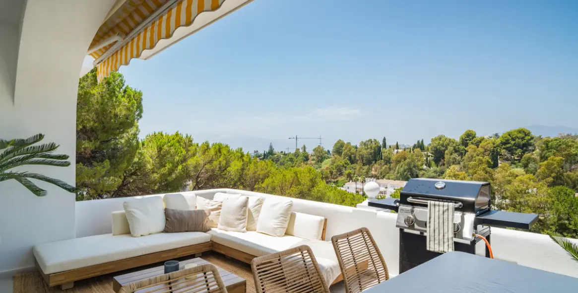 Sale of middle floor apartment in La Quinta 10