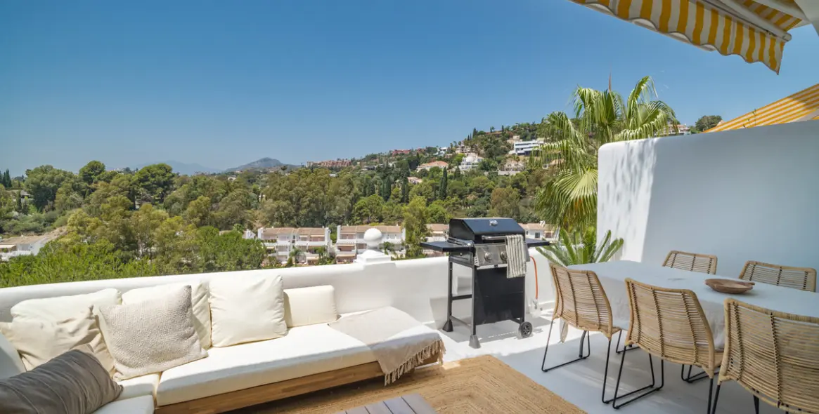 Sale of middle floor apartment in La Quinta 11