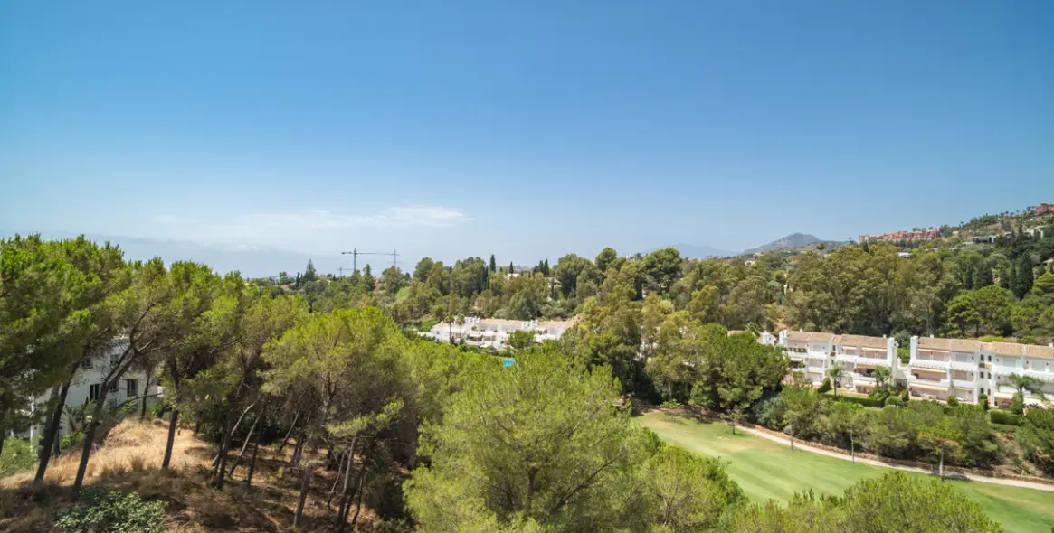 Sale of middle floor apartment in La Quinta 12
