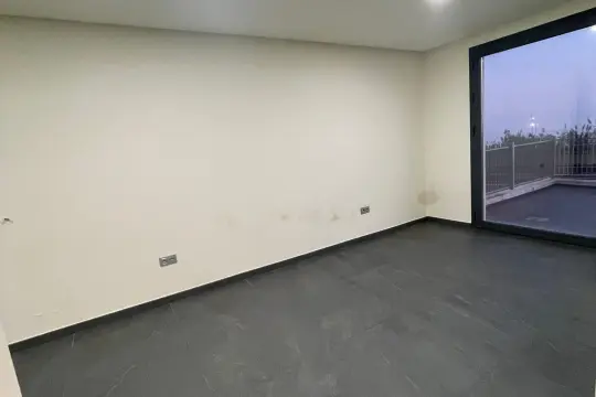 Image 6 thumb