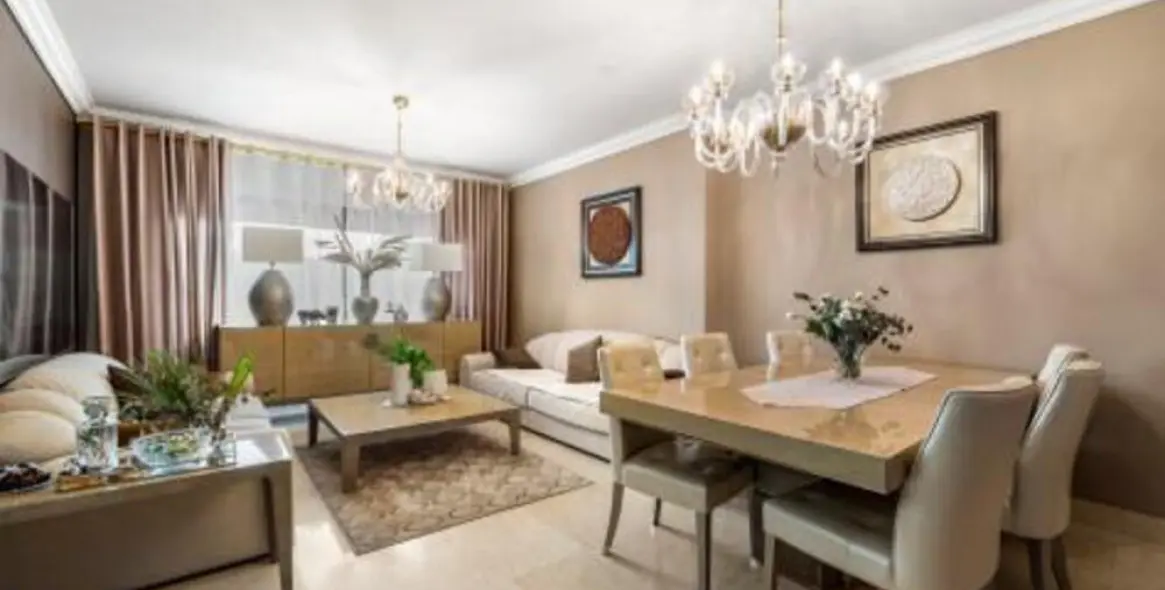 Venta de apartamento en planta baja en Benahavís 2