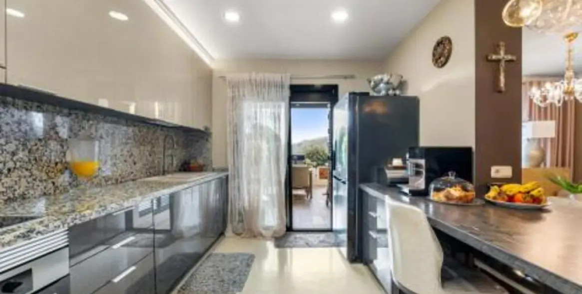 Venta de apartamento en planta baja en Benahavís 5