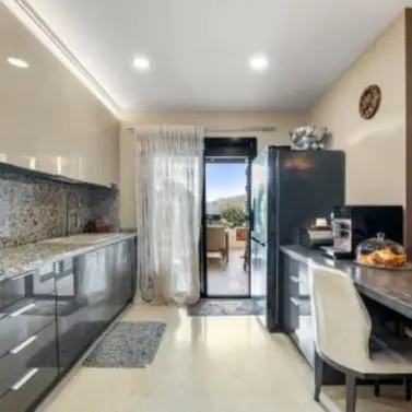 Venta de apartamento en planta baja en Benahavís