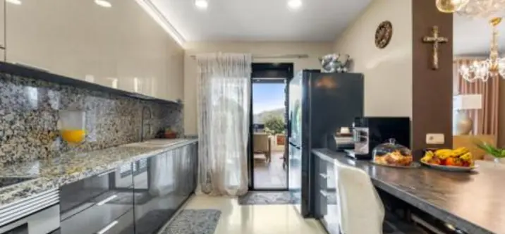 Venta de apartamento en planta baja en Benahavís 4