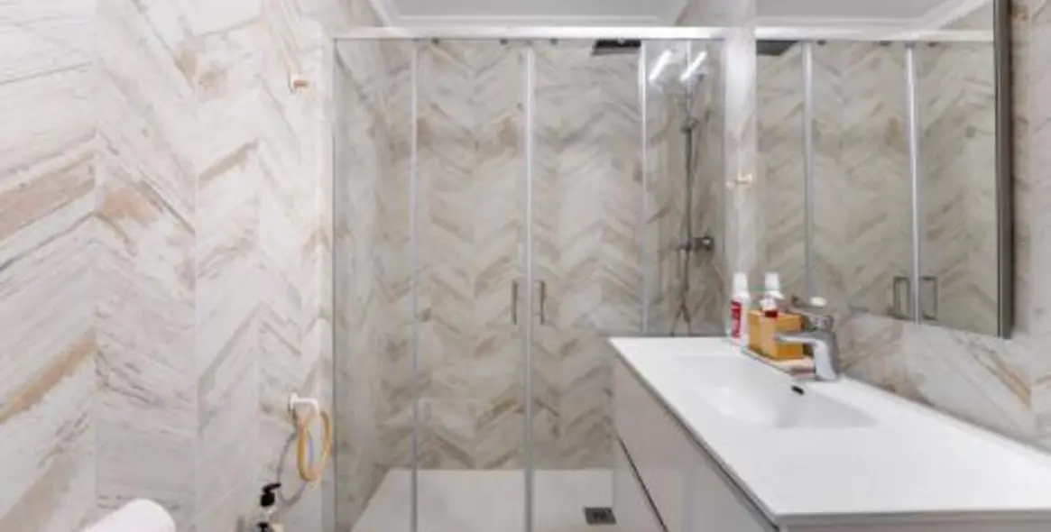 Venta de apartamento en planta baja en Benahavís 15