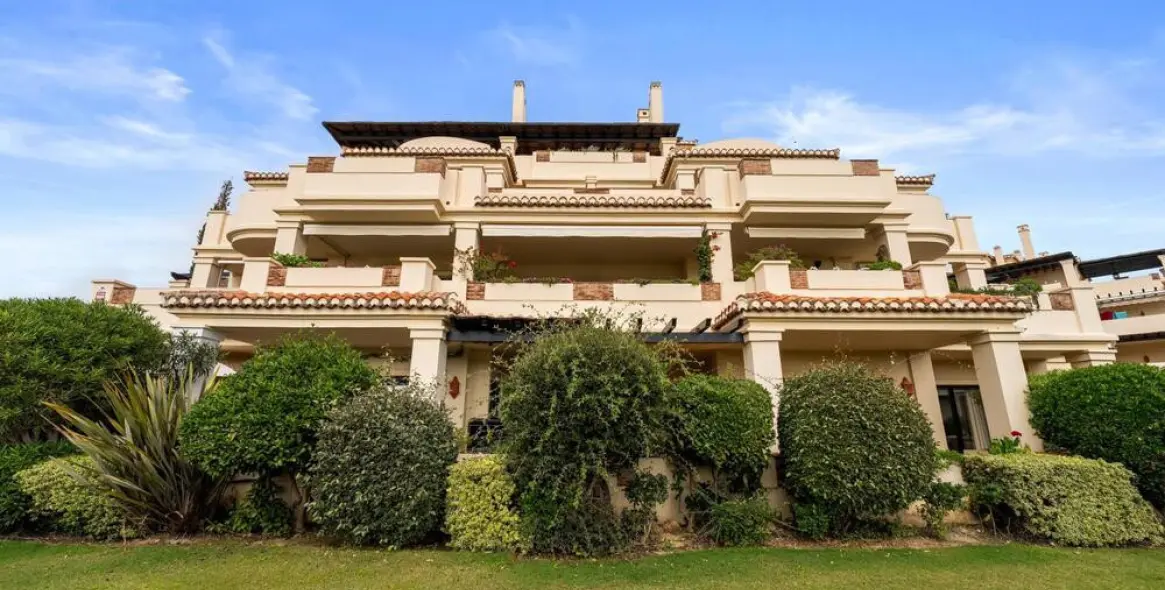 Venta de apartamento en planta baja en Benahavís 16