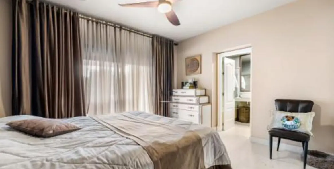 Venta de apartamento en planta baja en Benahavís 25