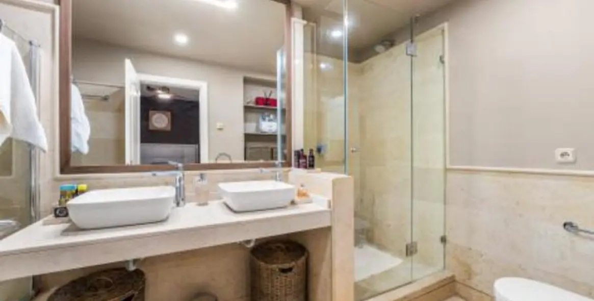 Venta de apartamento en planta baja en Benahavís 27