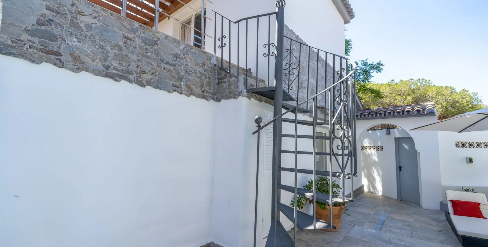 Sale of detached villa in Marbesa 37