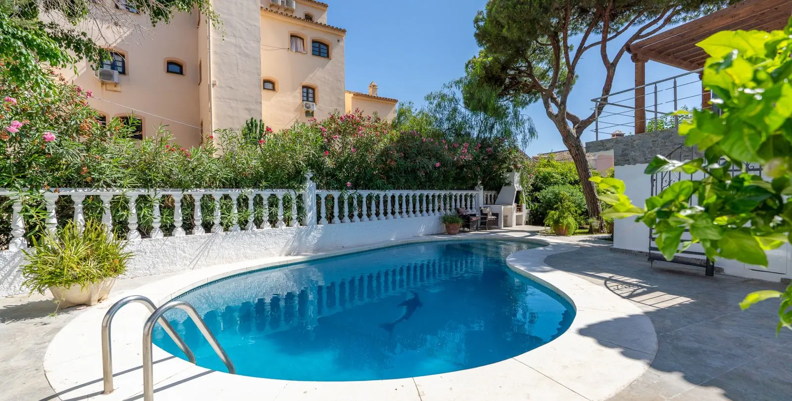 Venta de villa independiente en Marbesa 44