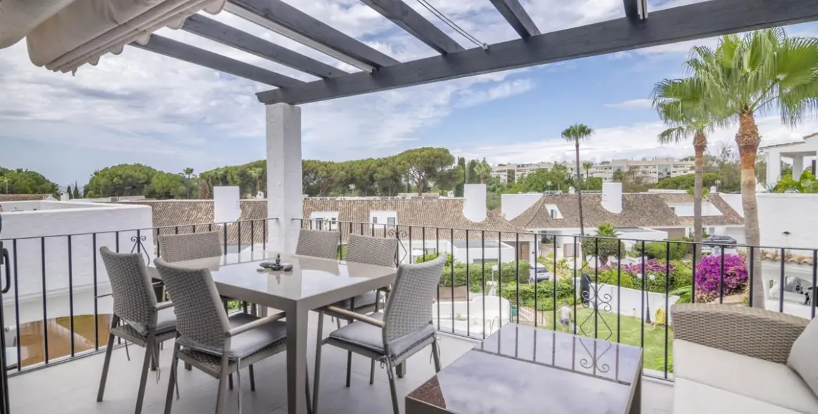 Sale of penthouse duplex in Puerto Banús 1