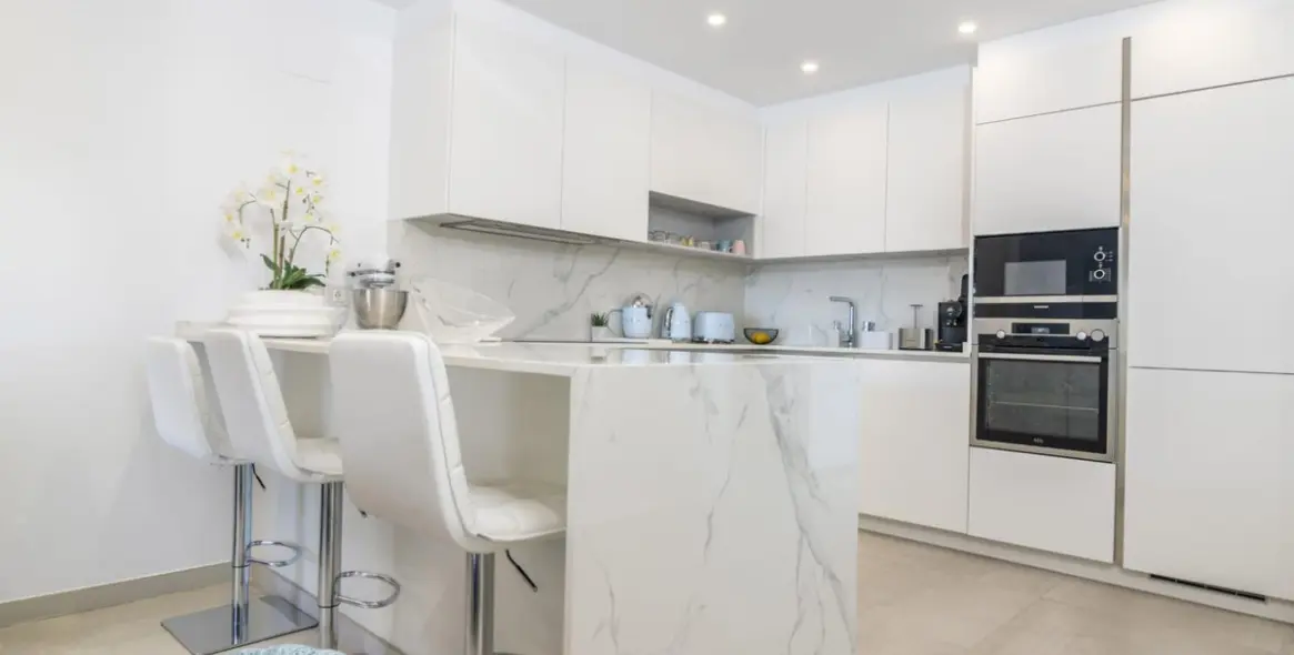 Sale of penthouse duplex in Puerto Banús 2