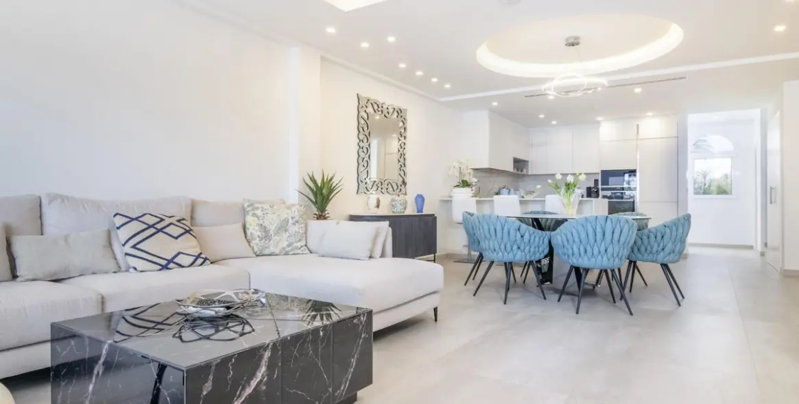 Sale of penthouse duplex in Puerto Banús 3