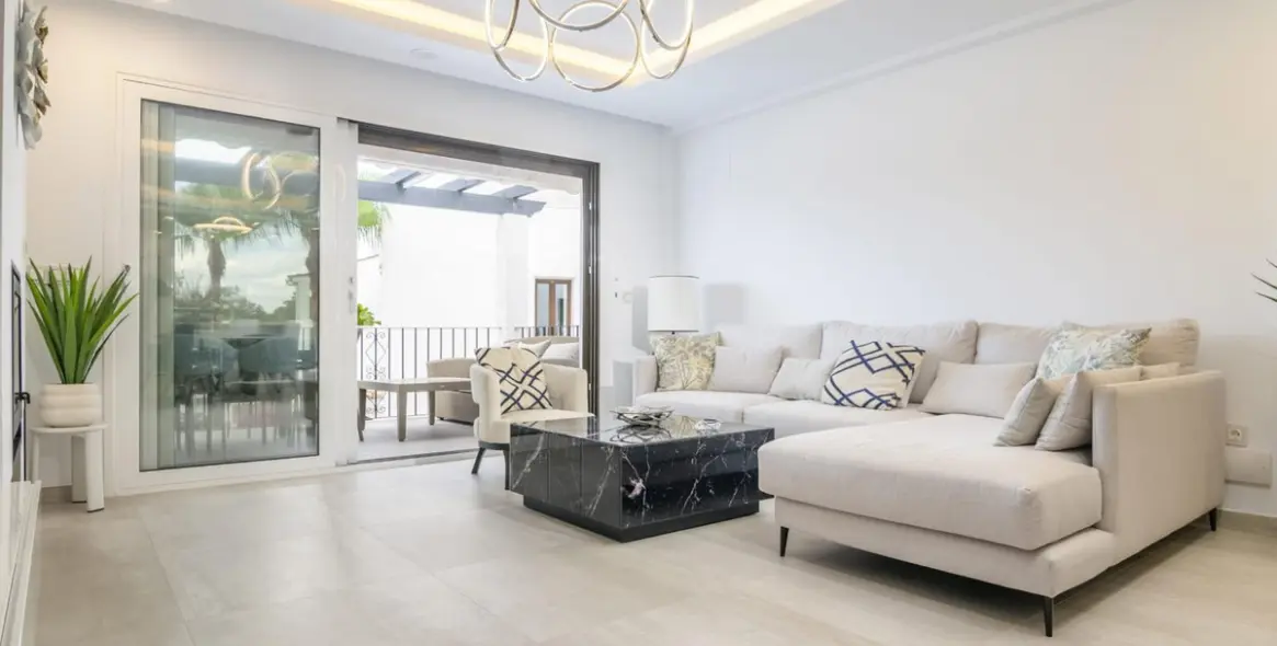 Sale of penthouse duplex in Puerto Banús 4