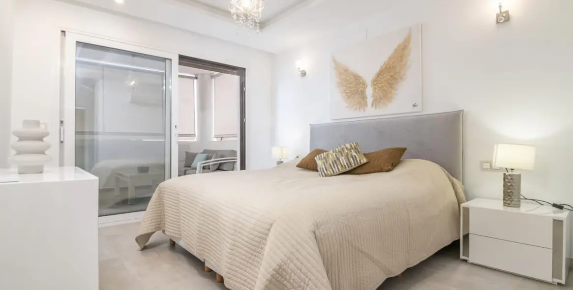 Sale of penthouse duplex in Puerto Banús 5