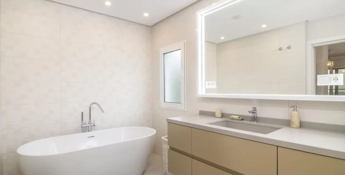 Sale of penthouse duplex in Puerto Banús 6