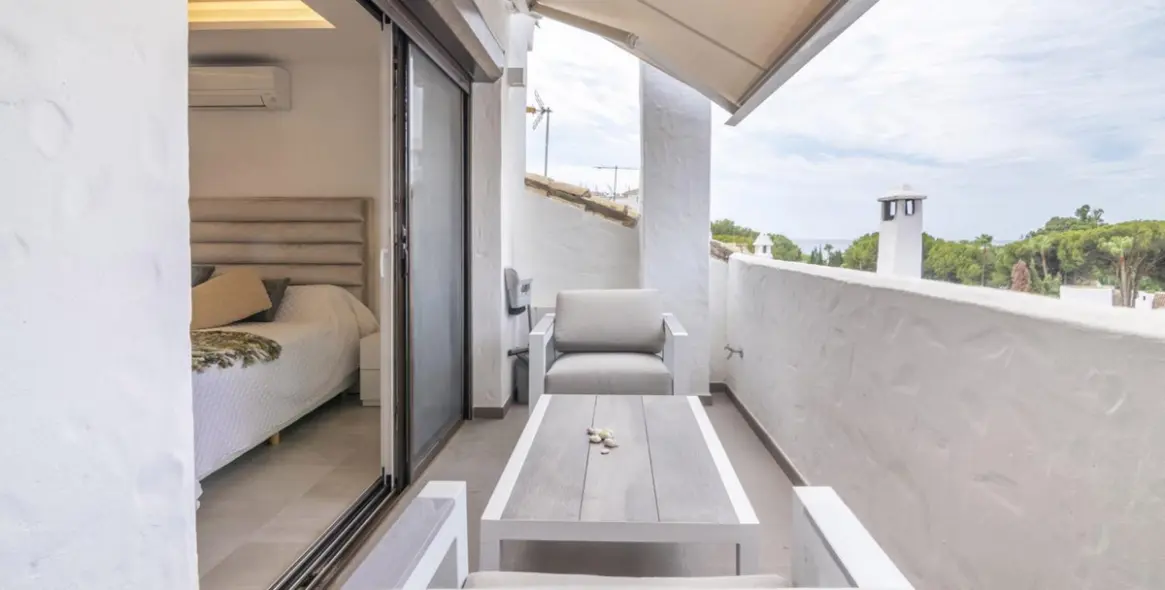 Sale of penthouse duplex in Puerto Banús 13