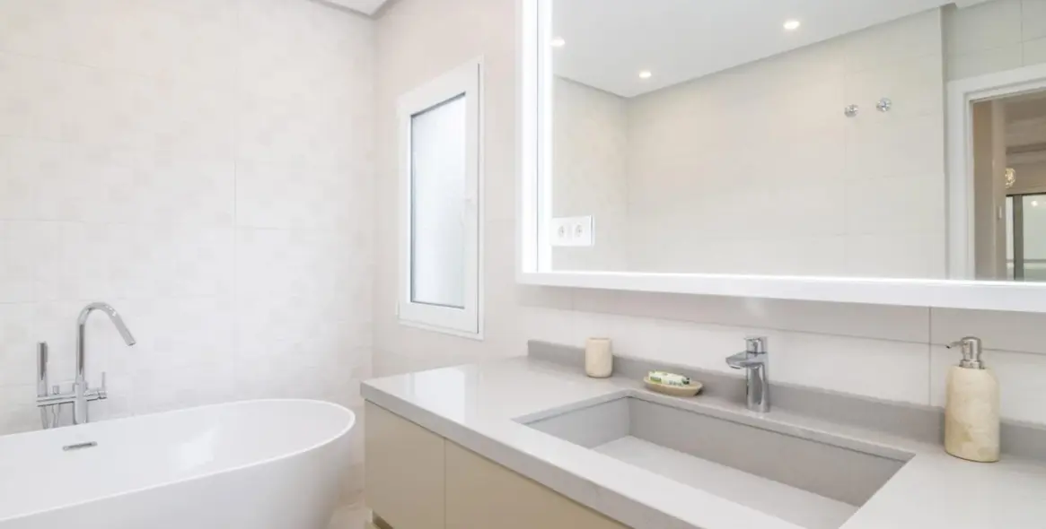 Sale of penthouse duplex in Puerto Banús 18