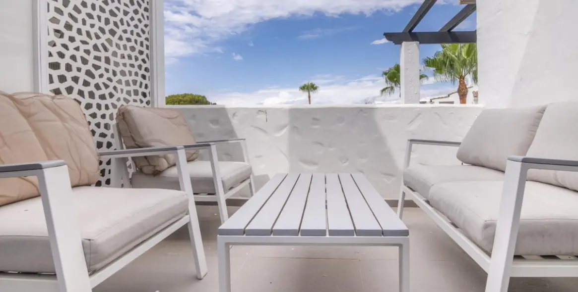 Sale of penthouse duplex in Puerto Banús 25