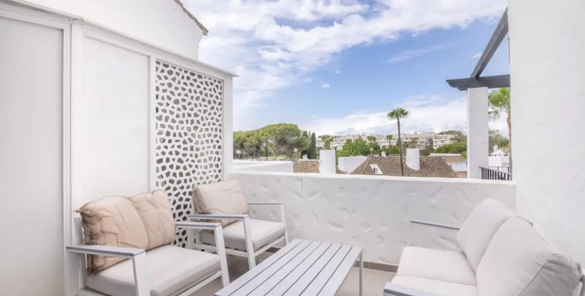 Sale of penthouse duplex in Puerto Banús 28