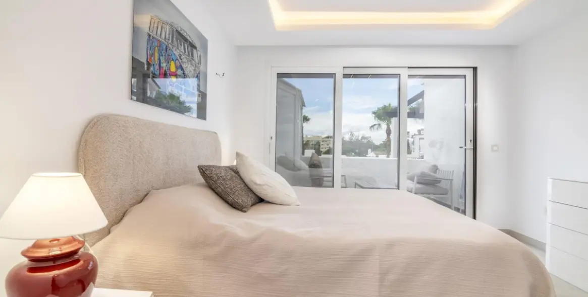 Sale of penthouse duplex in Puerto Banús 29