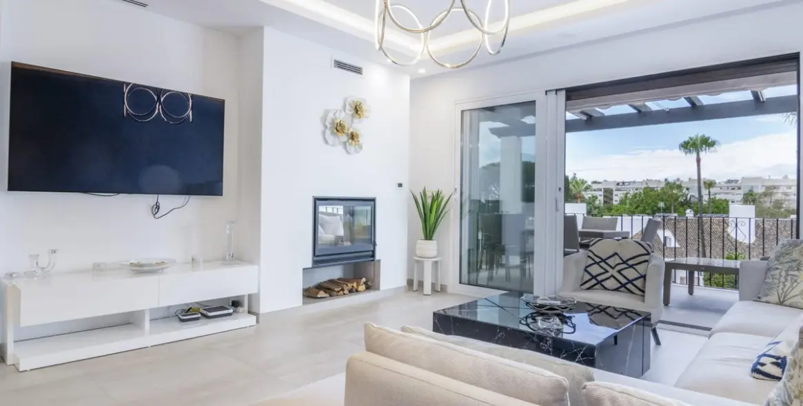 Sale of penthouse duplex in Puerto Banús 40