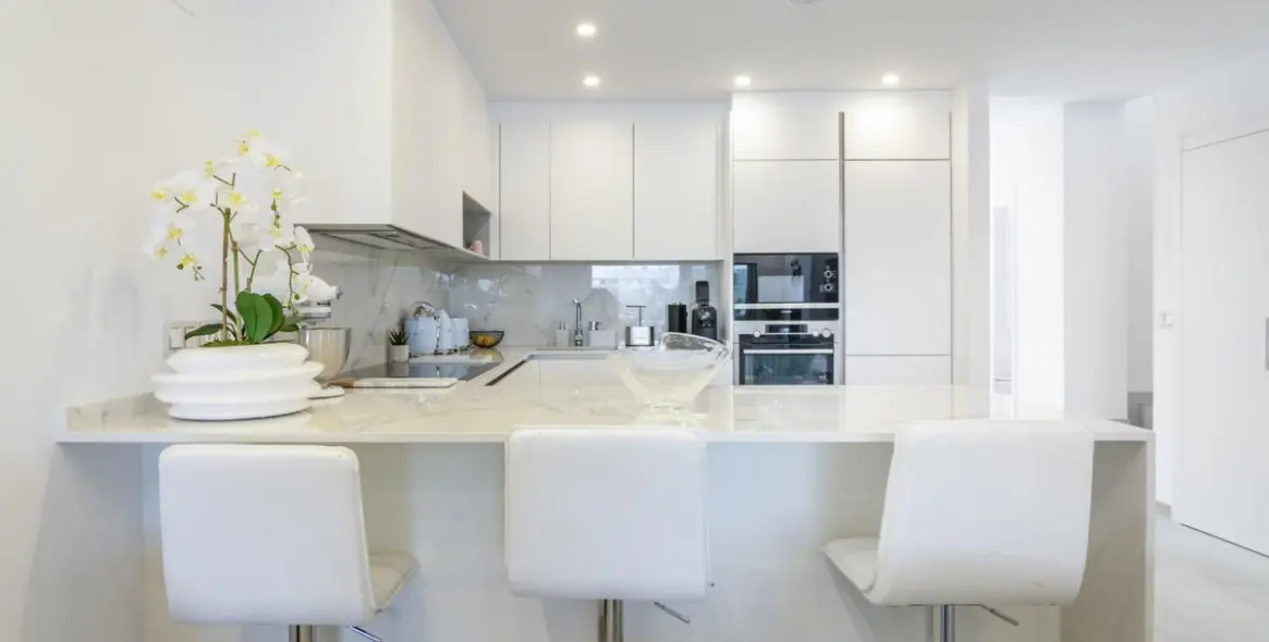 Sale of penthouse duplex in Puerto Banús 43