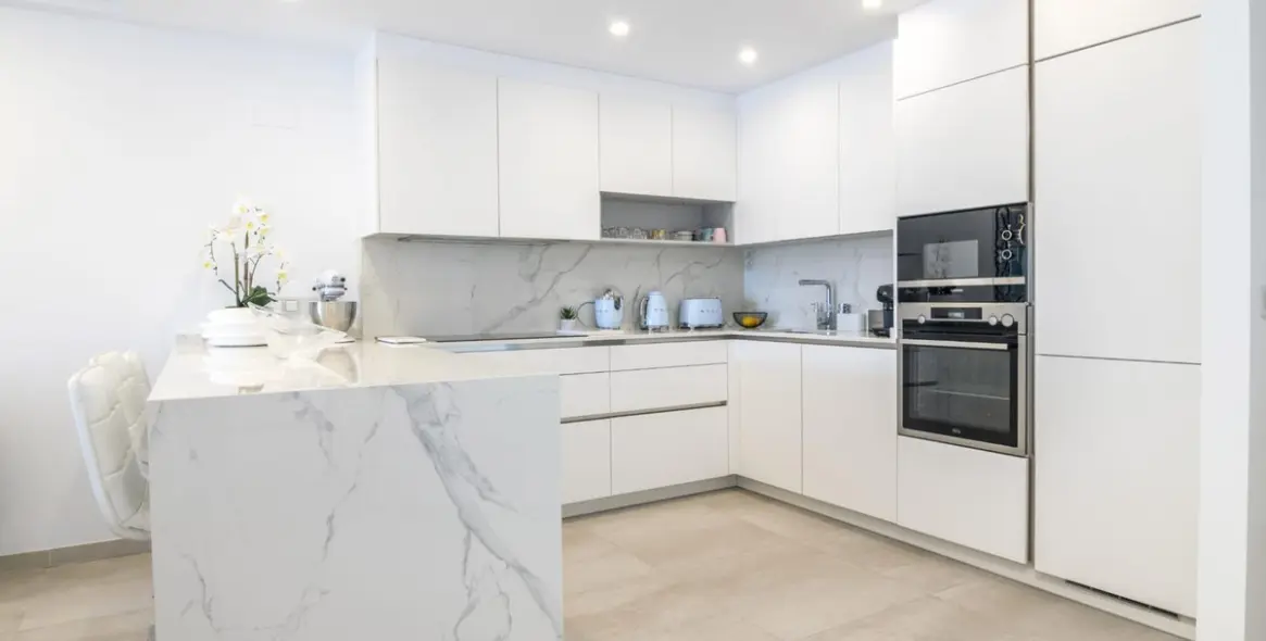 Sale of penthouse duplex in Puerto Banús 46