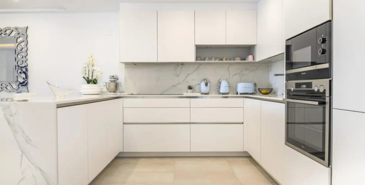 Sale of penthouse duplex in Puerto Banús 49