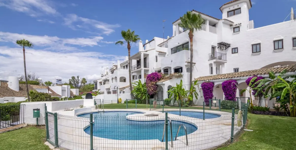 Sale of penthouse duplex in Puerto Banús 54