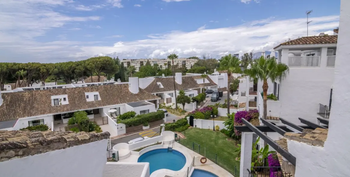 Sale of penthouse duplex in Puerto Banús 58