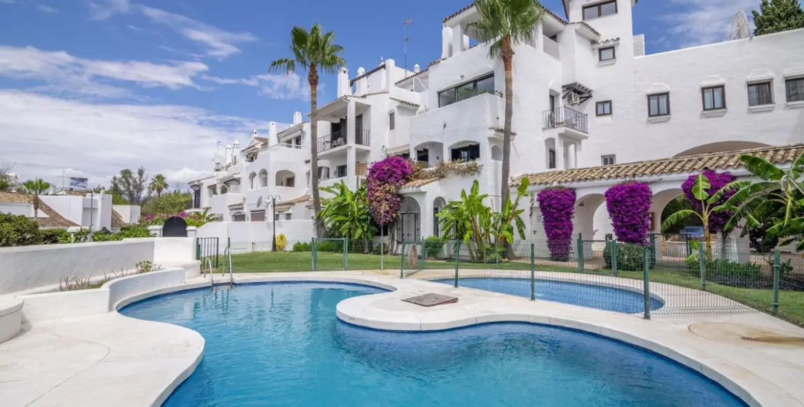 Sale of penthouse duplex in Puerto Banús 60