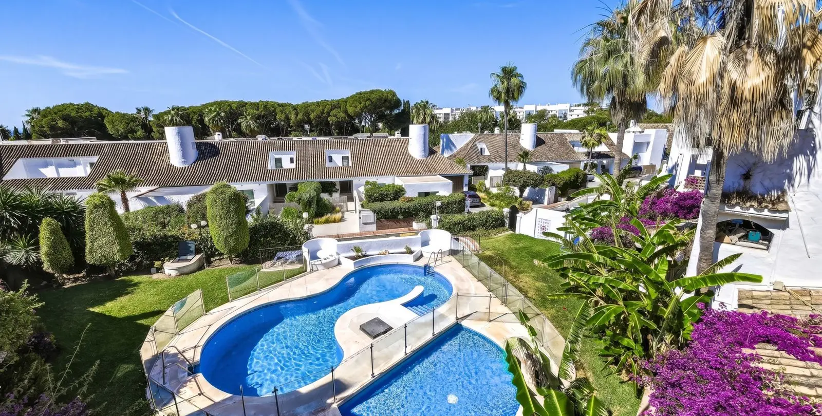 Продажа двухуровневого пентхауса в Puerto Banús 1