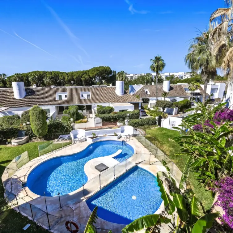 Продажа двухуровневого пентхауса в Puerto Banús