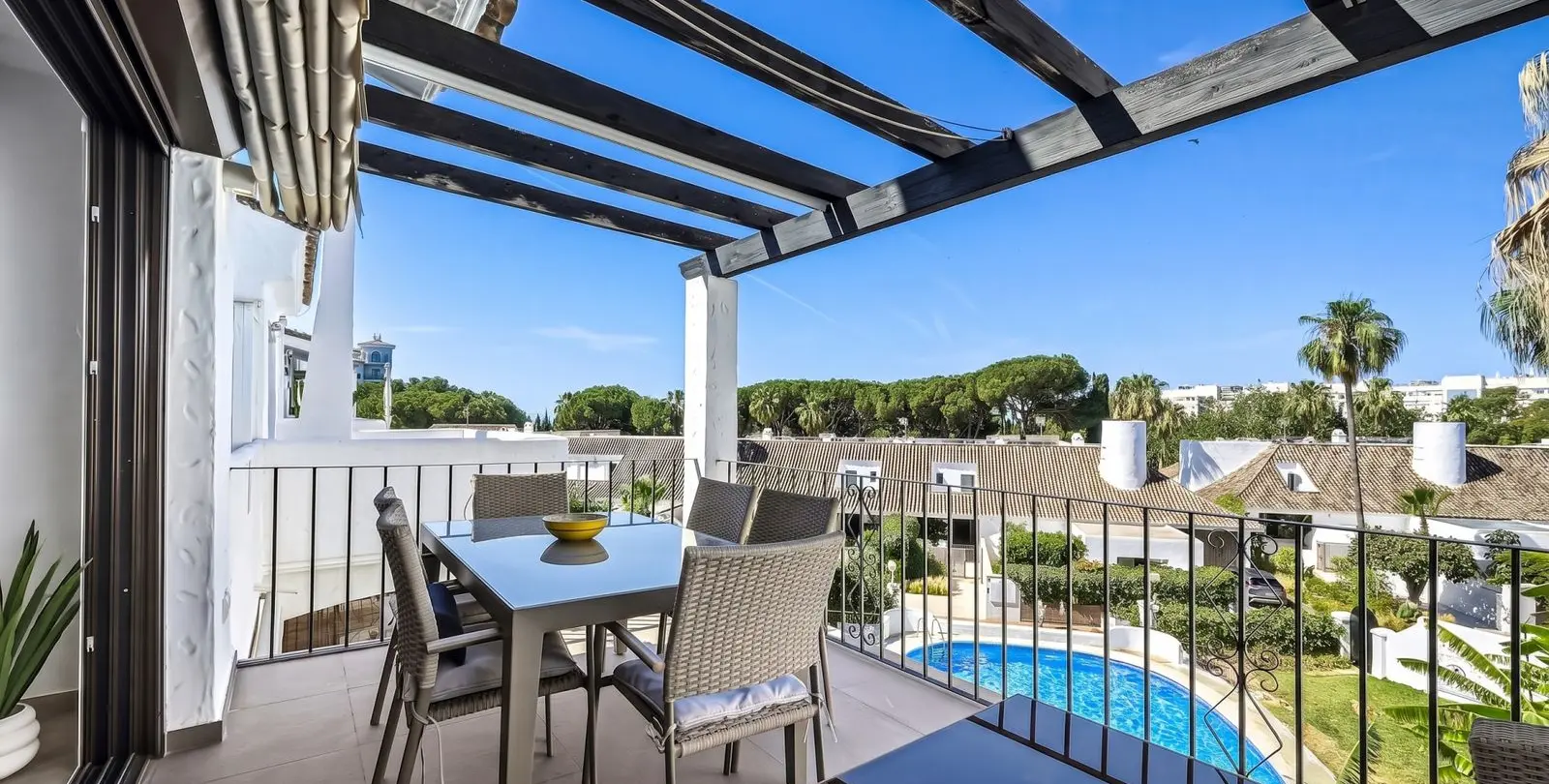 Продажа двухуровневого пентхауса в Puerto Banús 2