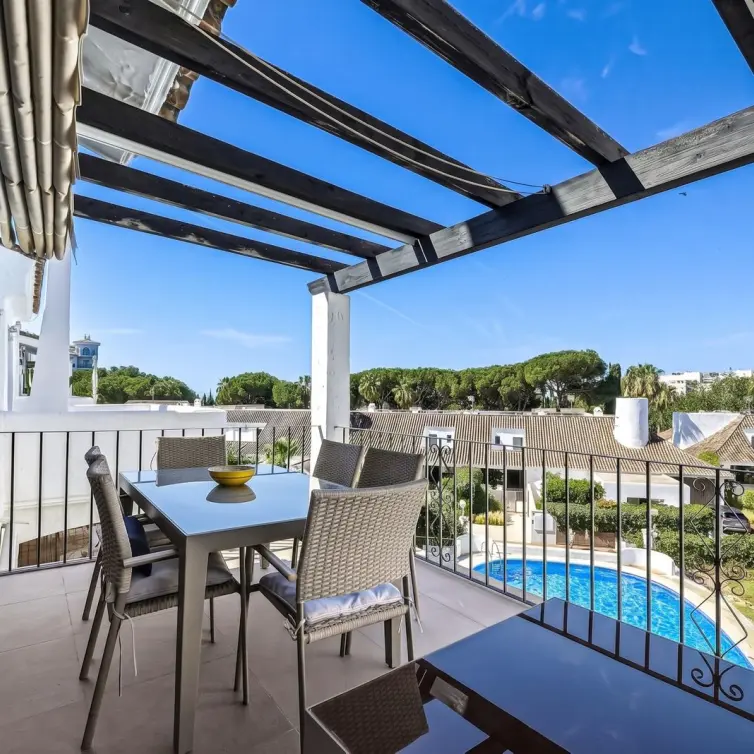 Продажа двухуровневого пентхауса в Puerto Banús