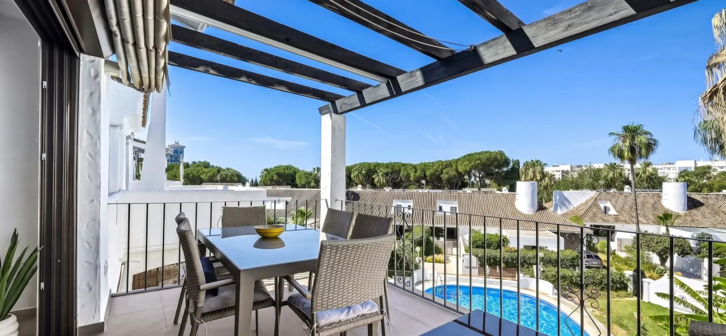 Продажа двухуровневого пентхауса в Puerto Banús 1