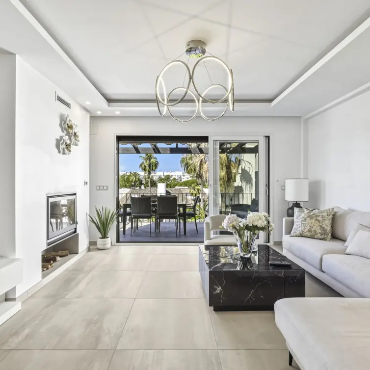 Продажа двухуровневого пентхауса в Puerto Banús