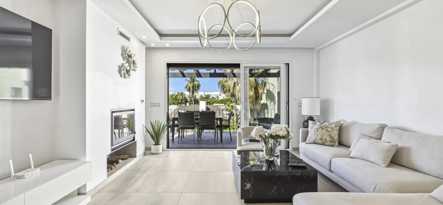 Продажа двухуровневого пентхауса в Puerto Banús 2