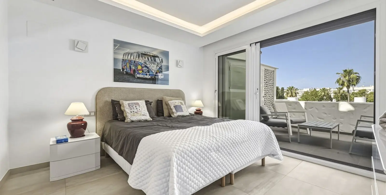 Продажа двухуровневого пентхауса в Puerto Banús 5