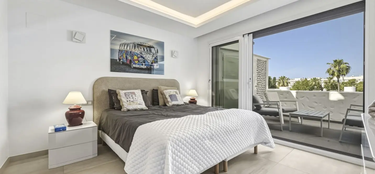 Продажа двухуровневого пентхауса в Puerto Banús 4